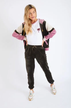 Blouson Velours Kaki à Capuche Aiden Wildlake 7 Blouson Velours Kaki à Capuche Aiden Wildlake -CrocForm Boutique 21h aiden wildlake hkc97 dev2