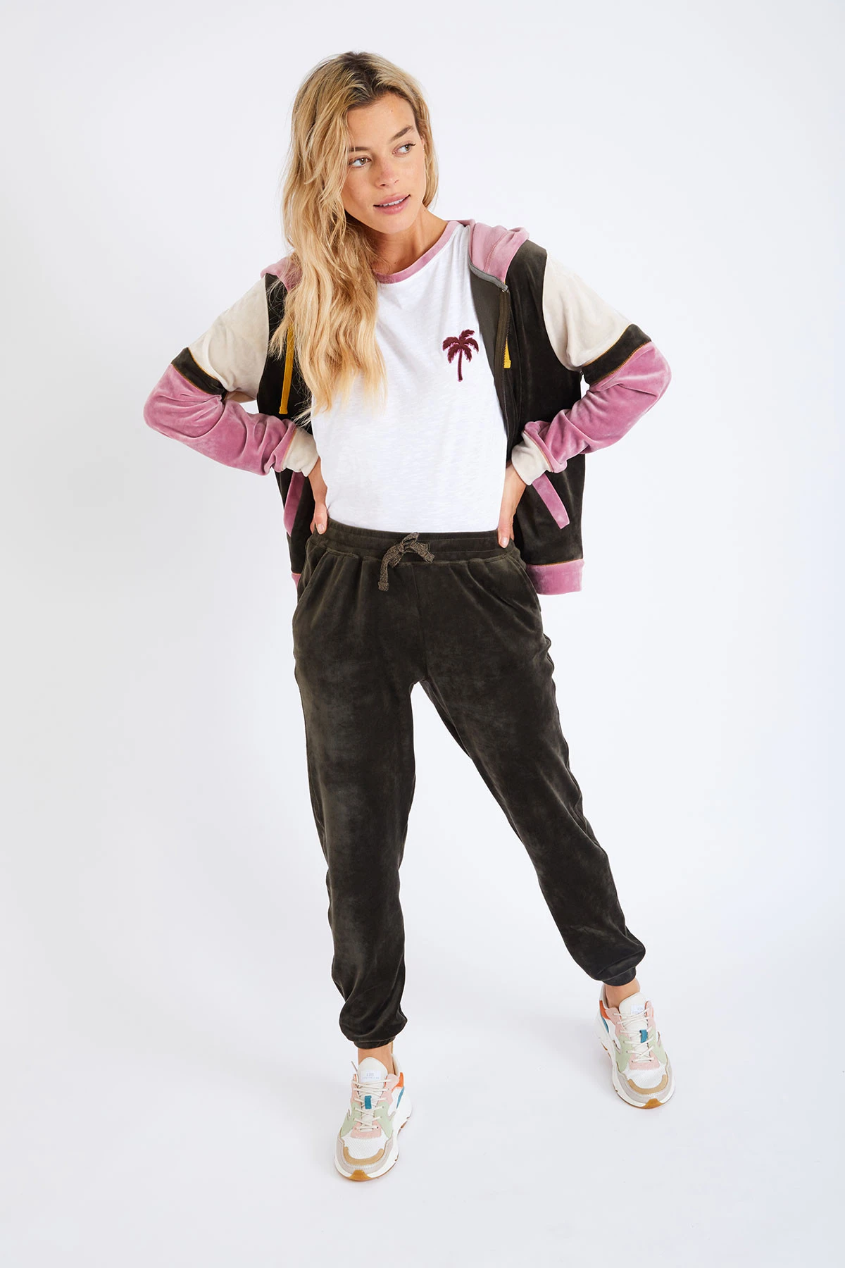 Blouson Velours Kaki à Capuche Aiden Wildlake 4 Blouson Velours Kaki à Capuche Aiden Wildlake – Image 3