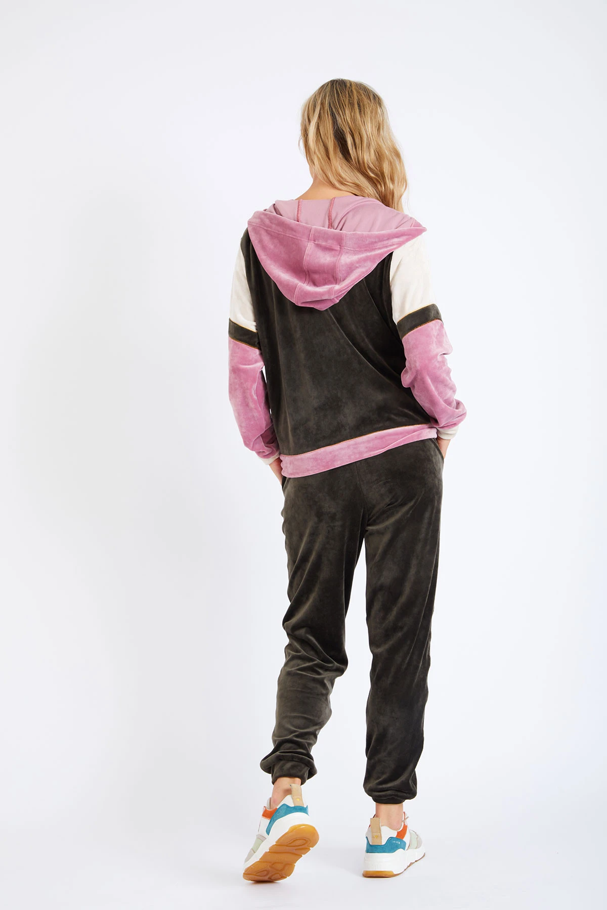 Blouson Velours Kaki à Capuche Aiden Wildlake 5 Blouson Velours Kaki à Capuche Aiden Wildlake – Image 4