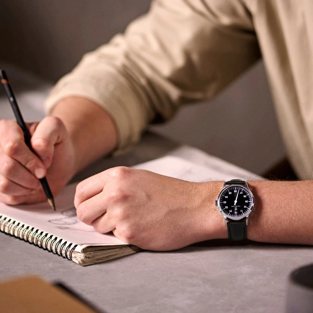 Fawler Paz | Montre Habillée Noire à Une Seule Aiguille En Acier Inoxydable 5 Fawler Paz | Montre Habillée Noire à Une Seule Aiguille En Acier Inoxydable – Image 3