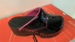 Sabot Enfant Sanita Noir Brillant Couture Rose 9 Sabot Enfant Sanita Noir Brillant Couture Rose -CrocForm Boutique sabot sanita enfant couleur rose4