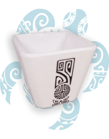 Saucier Carré Blanc, Motif Tatouage Frise Polynésienne, 7x7cm 3 Saucier Carré Blanc, Motif Tatouage Frise Polynésienne, 7x7cm – Image 2
